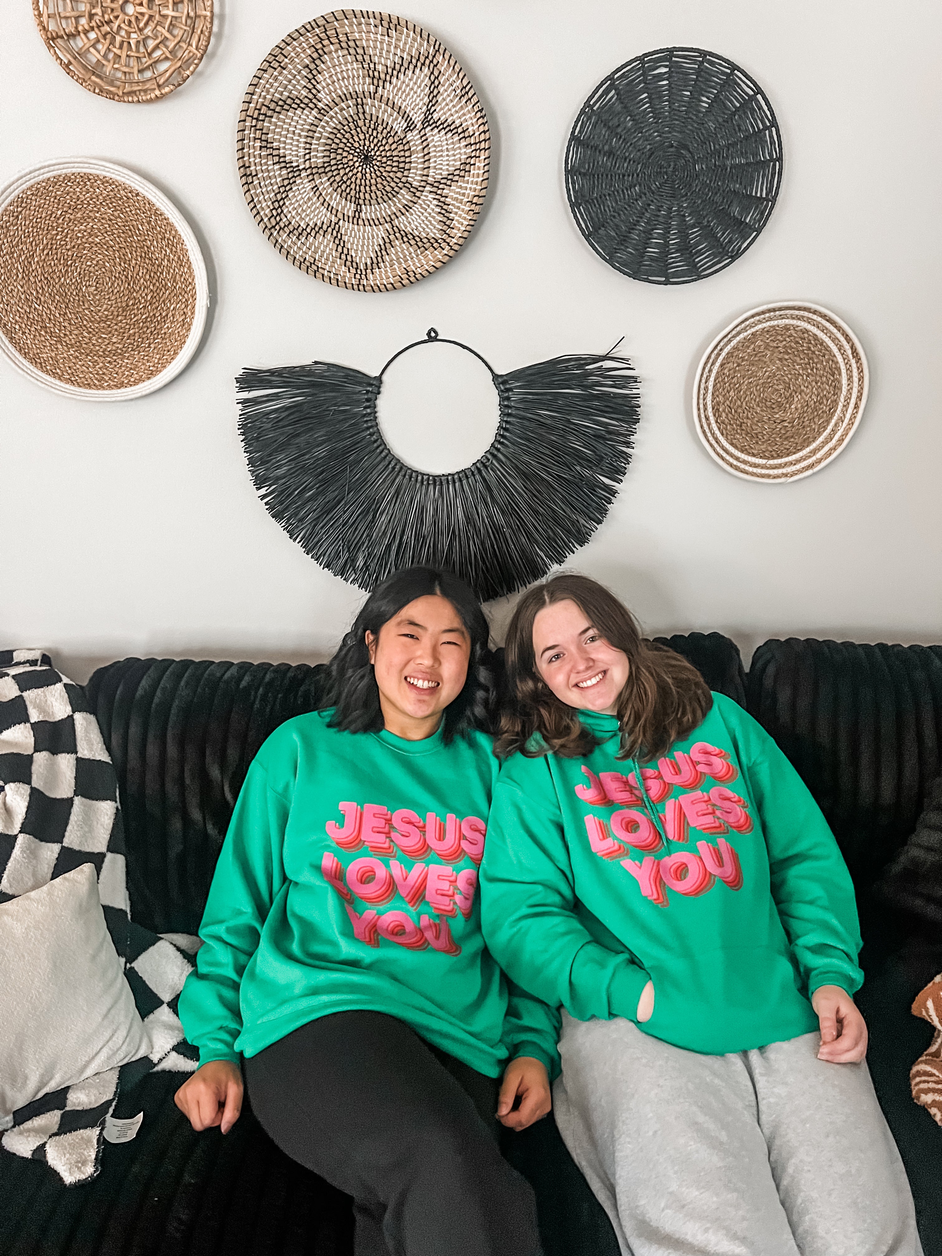 JESUS LOVES YOU - size 2XL
